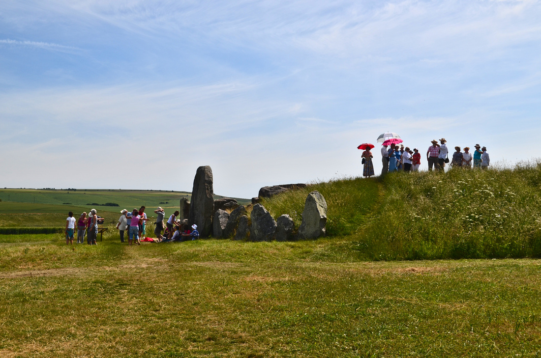 Two cultures at Avebury